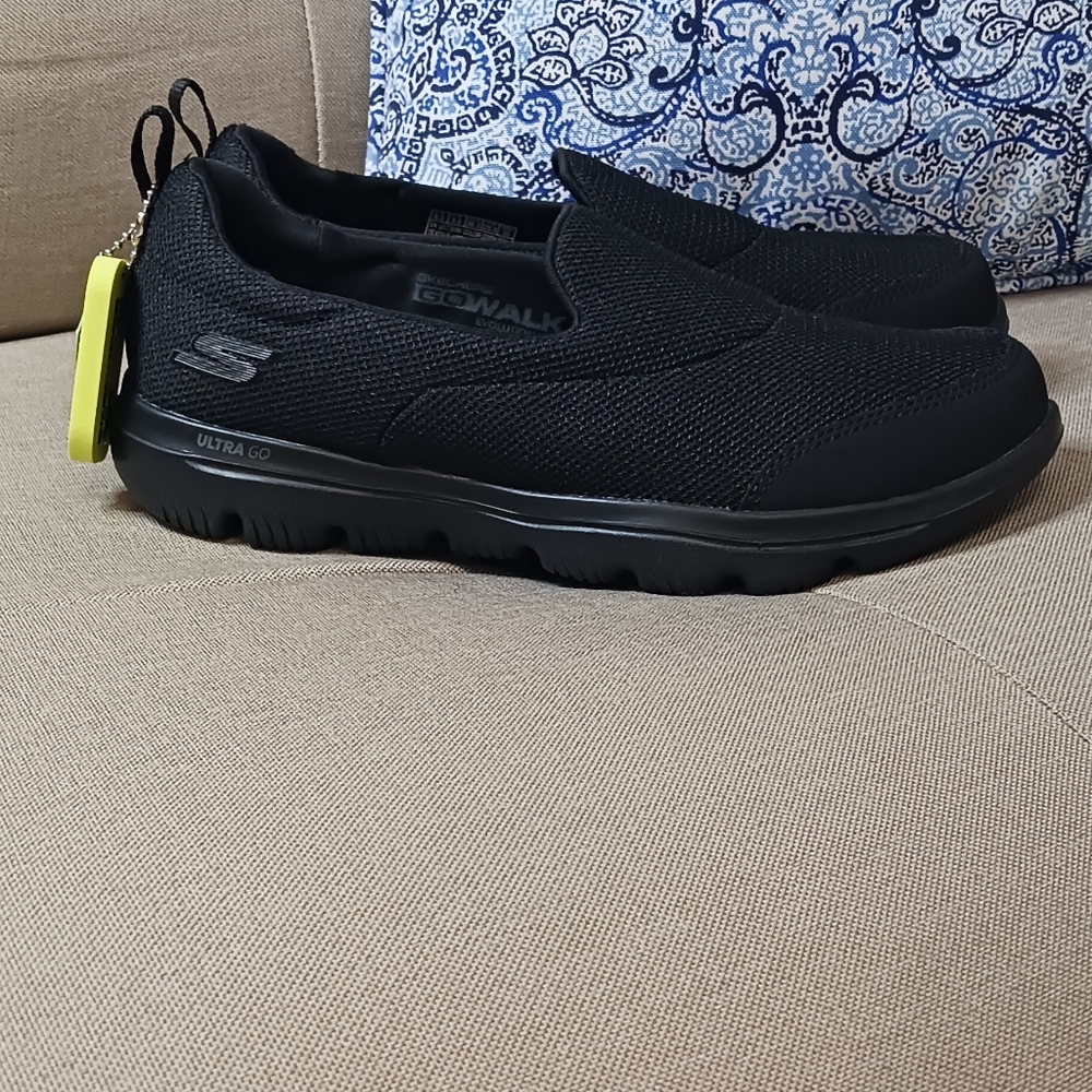 Skechers Go-Walk Evolution Ultra sneakers black NWT